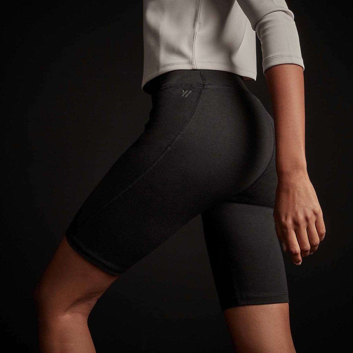 Spiral Seam Short in True Black | James Perse Los Angeles