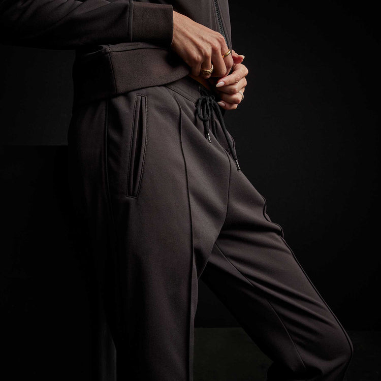 Piped Pintuck Track Pant in Chocolate | James Perse Los Angeles