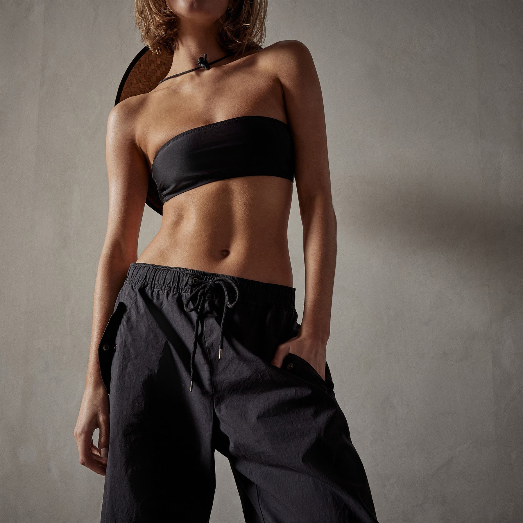 Parachute Pant in Black | James Perse Los Angeles