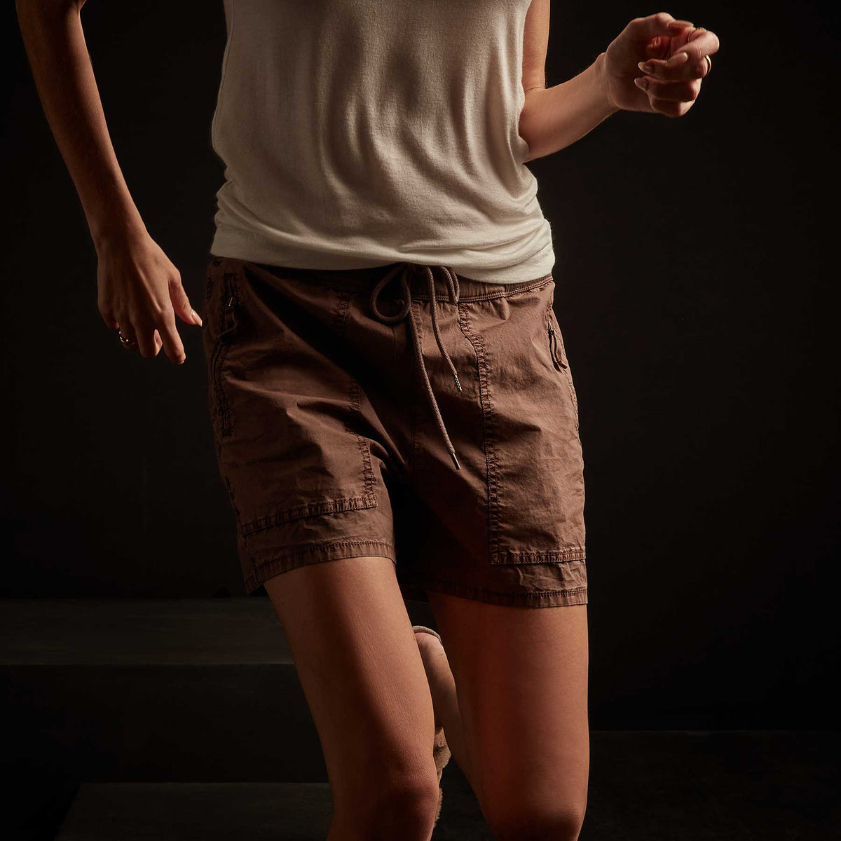 Zip Pocket Utility Short - Malt Pigment | James Perse Los Angeles