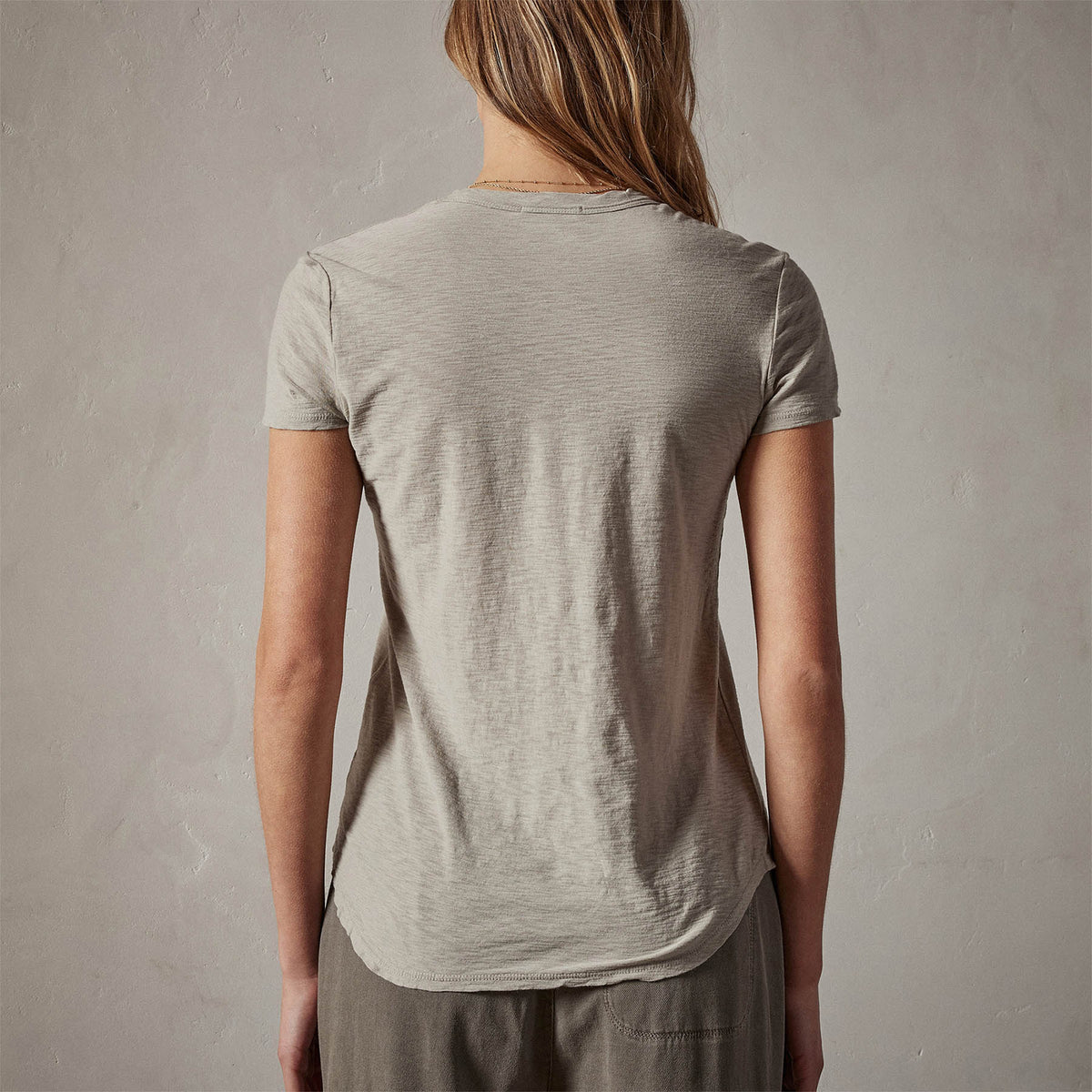 Sheer Slub Crew Neck Tee in Silt | James Perse Los Angeles 