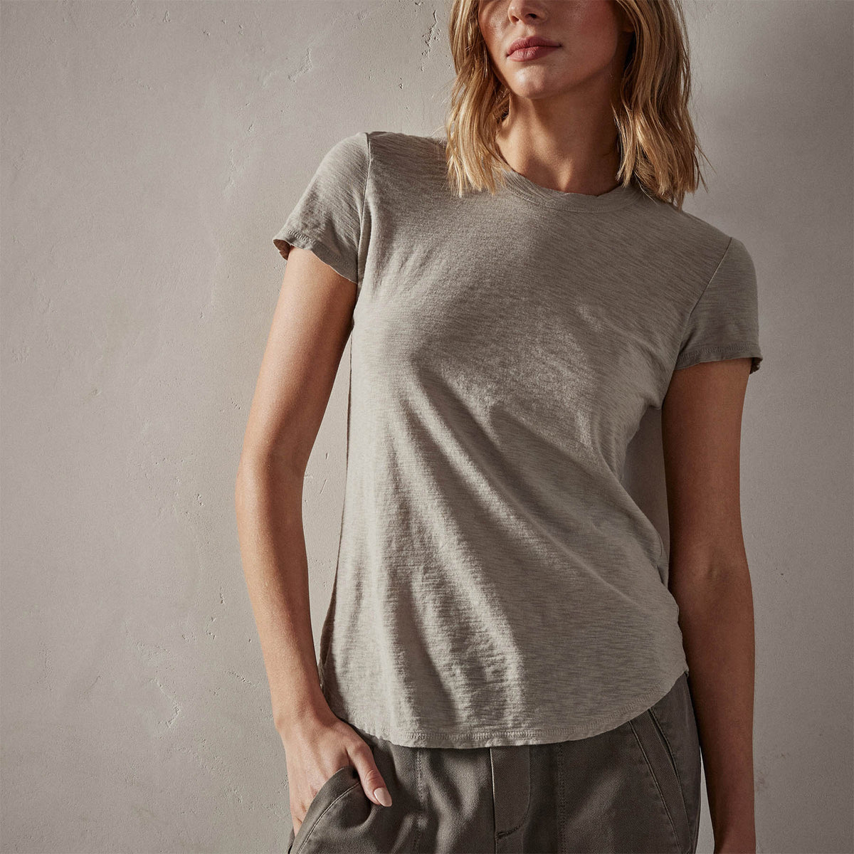 Sheer Slub Crew Neck Tee in Silt | James Perse Los Angeles 