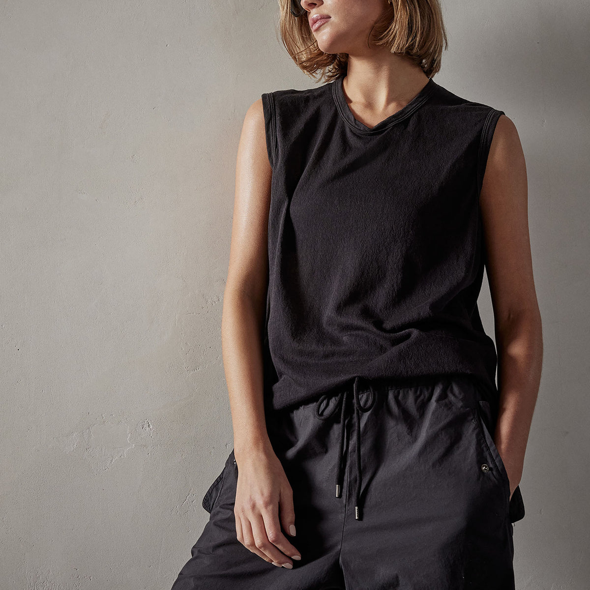 Crepe Jersey Muscle Crew in Black | James Perse Los Angeles