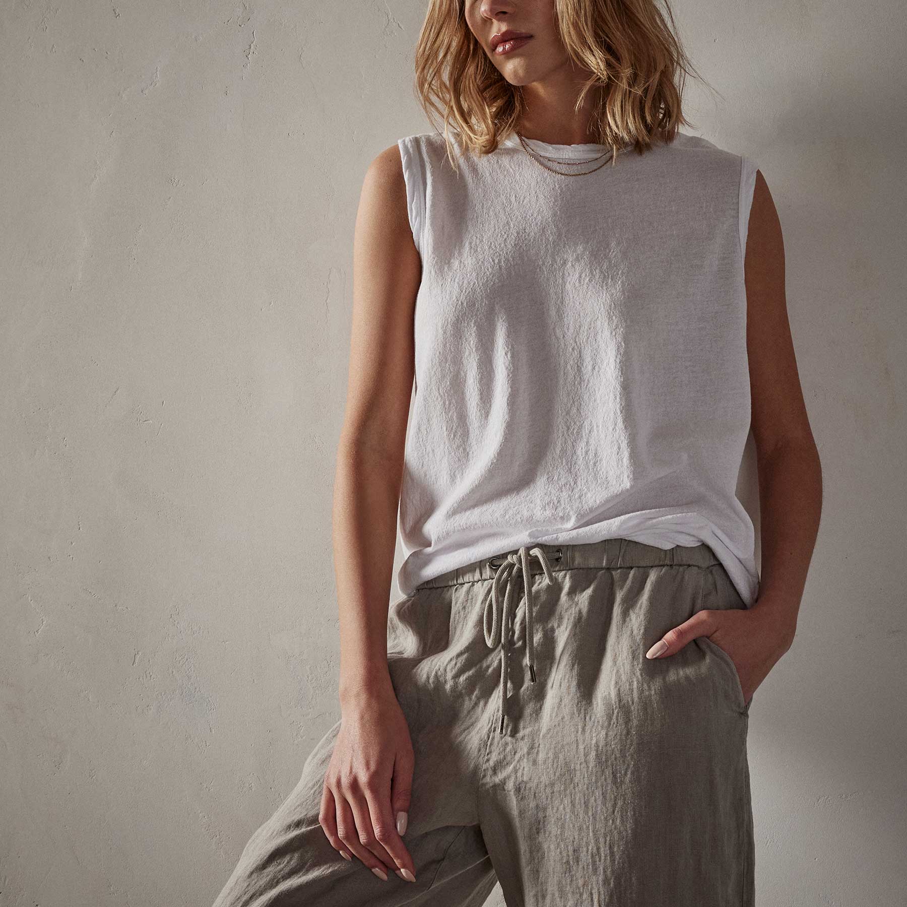 Crepe Jersey Muscle Crew in White | James Perse Los Angeles 