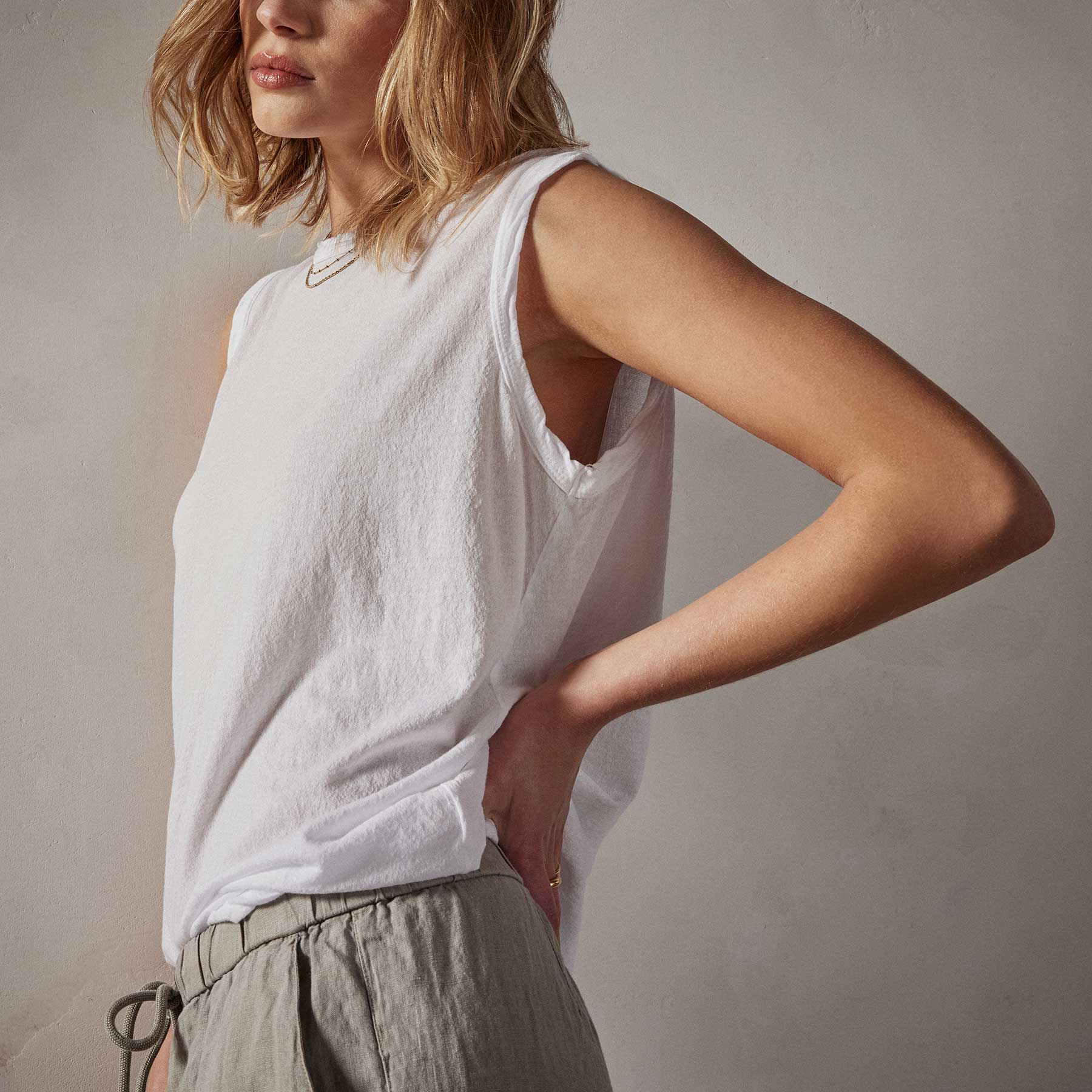 Crepe Jersey Muscle Crew in White | James Perse Los Angeles 