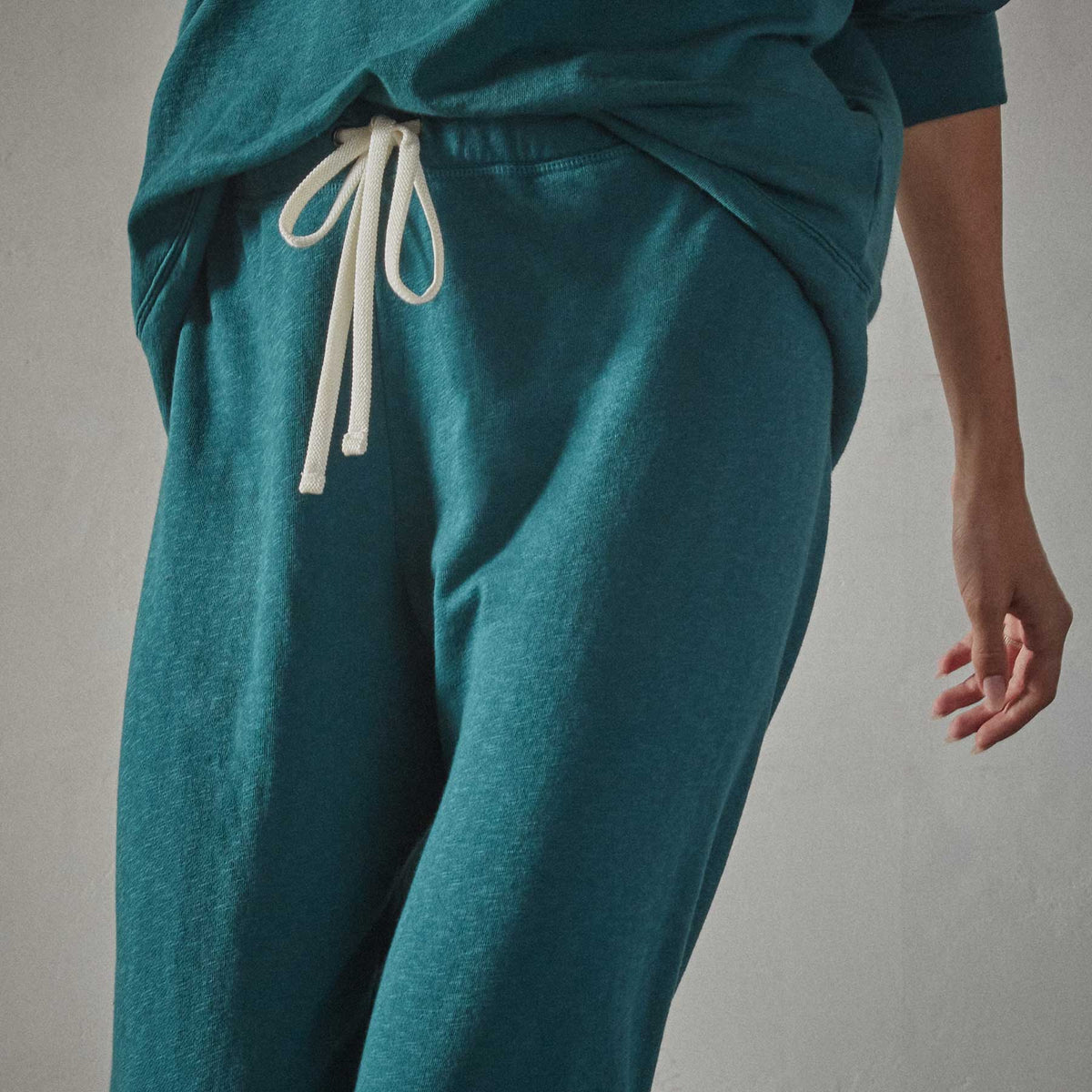 Vintage French Terry Cropped Sweatpant in Jewel | James Perse Los Angeles